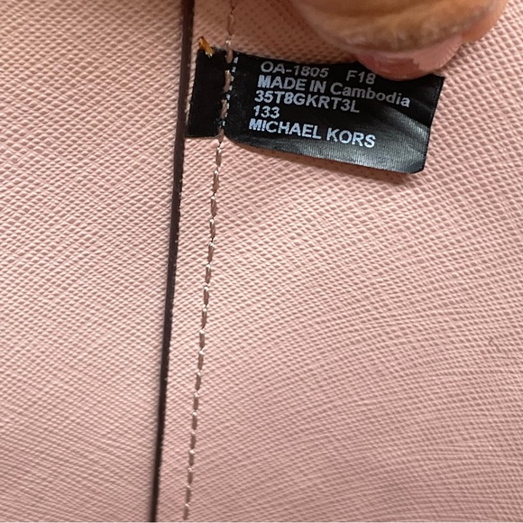 Michael Kors Carson Carryall Tote - Picture 10 of 15